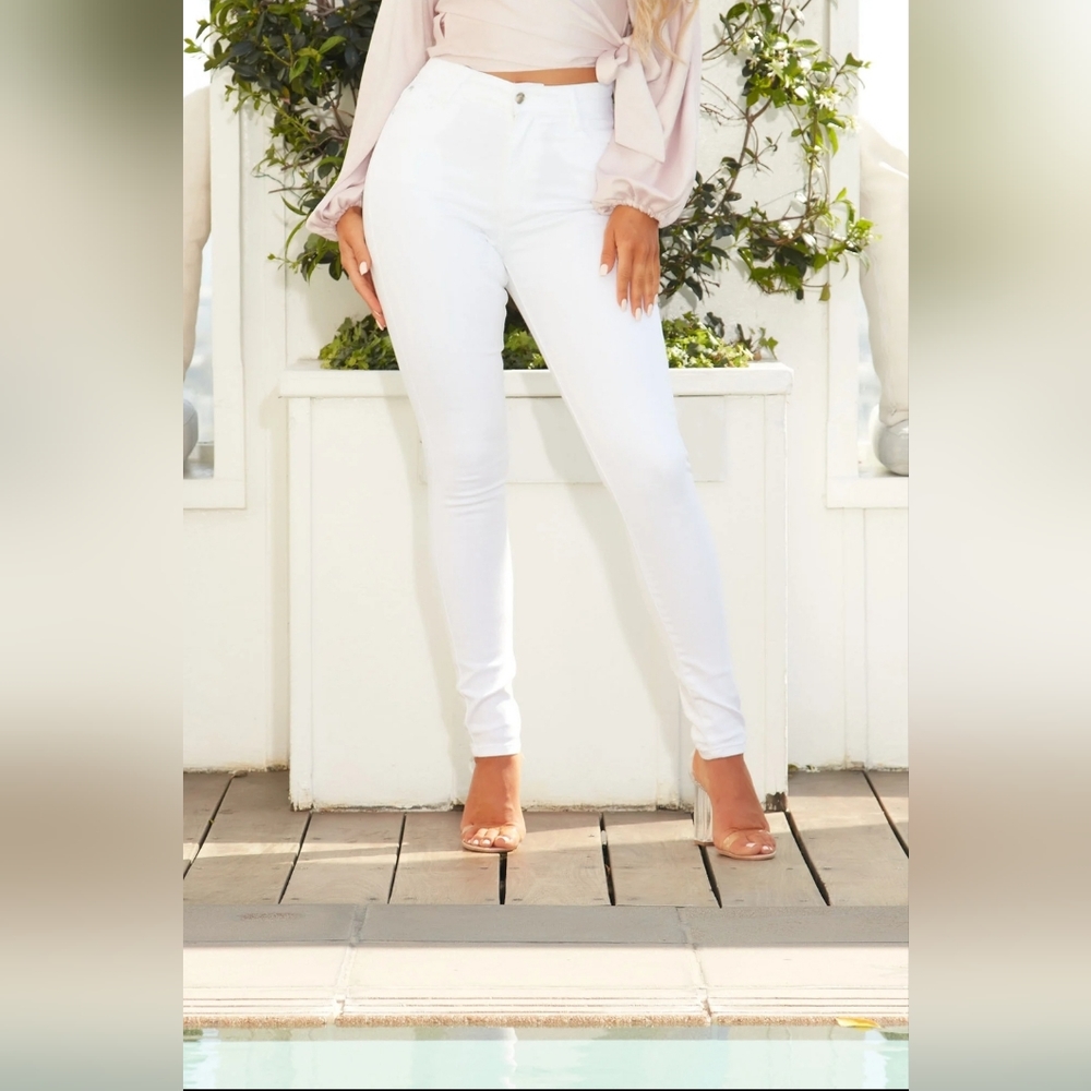 NWT Hollister Curvy High Rise Crop Super Sinny White Jeans size 7R